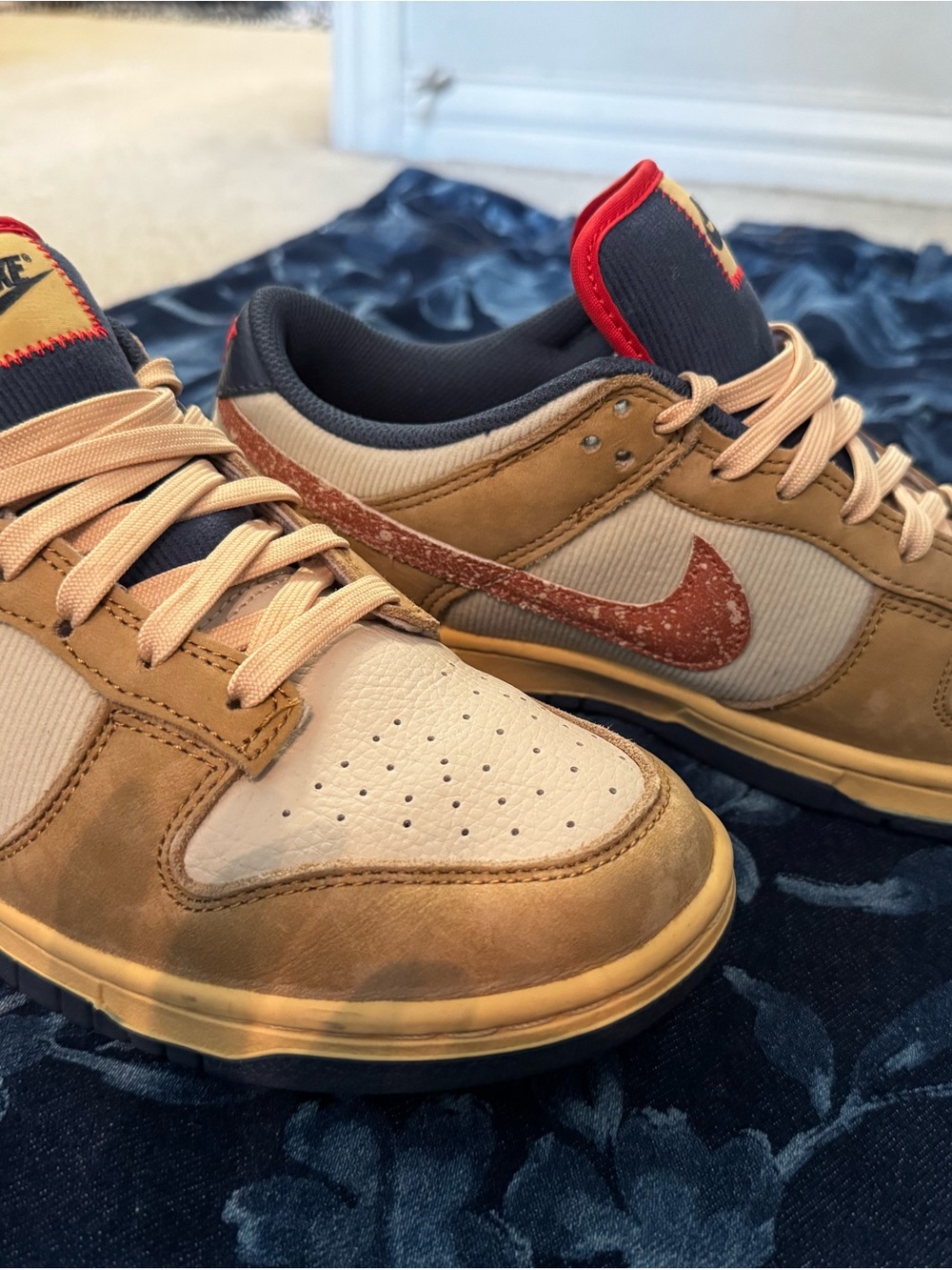 Nike Men's Low-Top Sneakers in Tan, Red and Navy - Picture 4 of 10